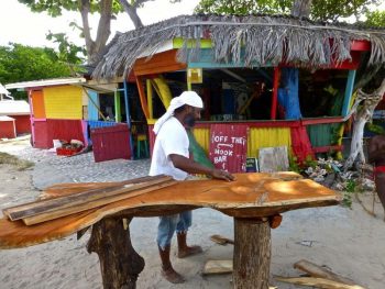 On Paradise beach, off de hook bar and restaurant.